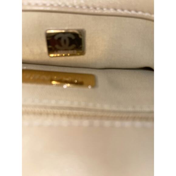 Chanel Beige Quilted Leather Flap Bag with Chain Strap - Picture 3 of 6